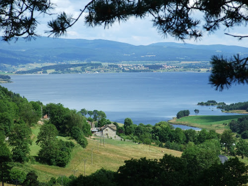 location de vacances au bord du lac de Naussac à Langogne
