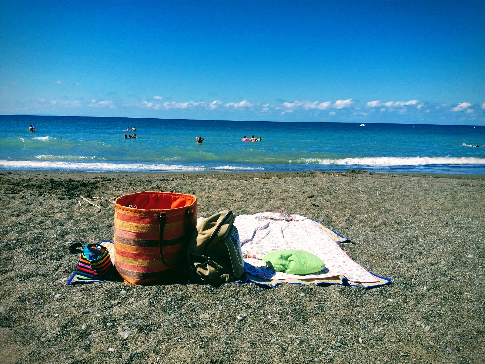 Zdjęcie Etruria beach z powierzchnią brązowy piasek