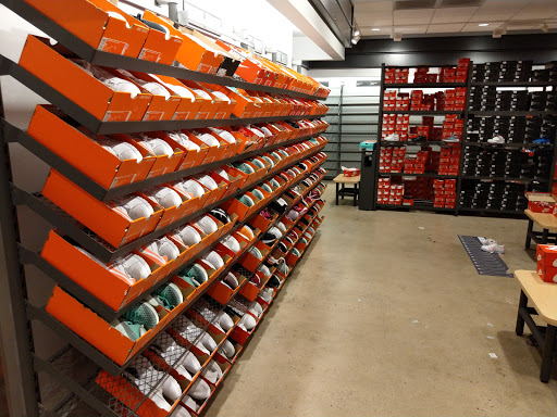 Clothing Store «Nike Factory Store», reviews and photos, 603 Stanley K Tanger Dr, Lancaster, PA 17602, USA