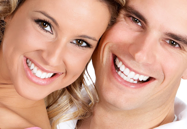 Opiniones de Dr. Edwards - Marbella Dental en Viña del Mar - Dentista