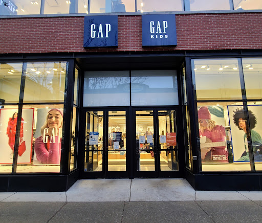 Clothing Store «Gap», reviews and photos, 3416 N Southport Ave, Chicago, IL 60657, USA
