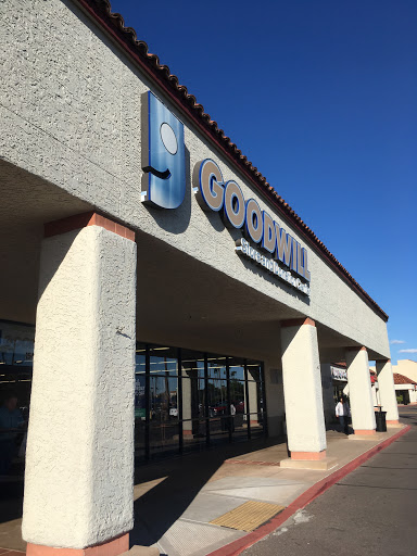 Thrift Store «McClintock & Southern Goodwill Retail Store & Donation Center», reviews and photos, 1546 E Southern Ave, Tempe, AZ 85282, USA