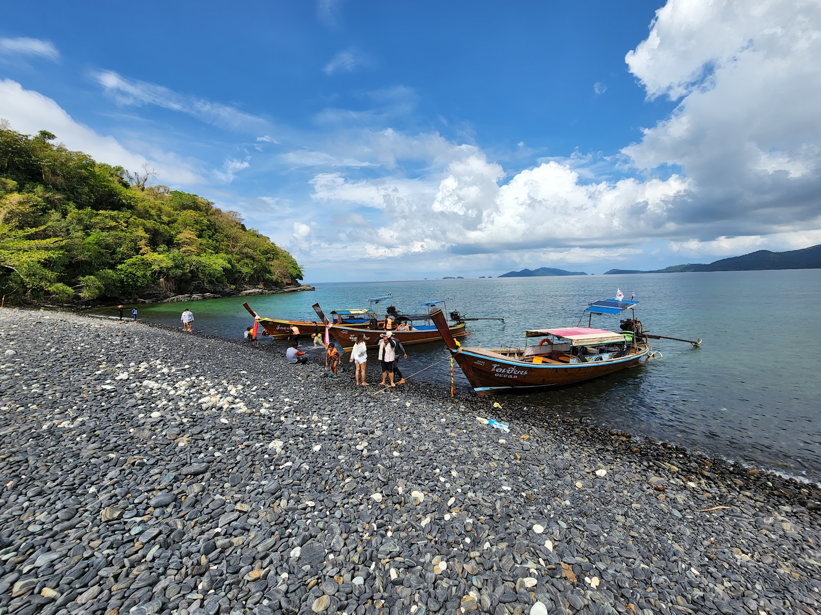Fotografija Hin Ngam Beach z sivi kamenček površino