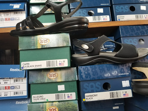 Shoe Store «Hayes Shoes», reviews and photos, 280 Three Springs Rd, Bowling Green, KY 42104, USA