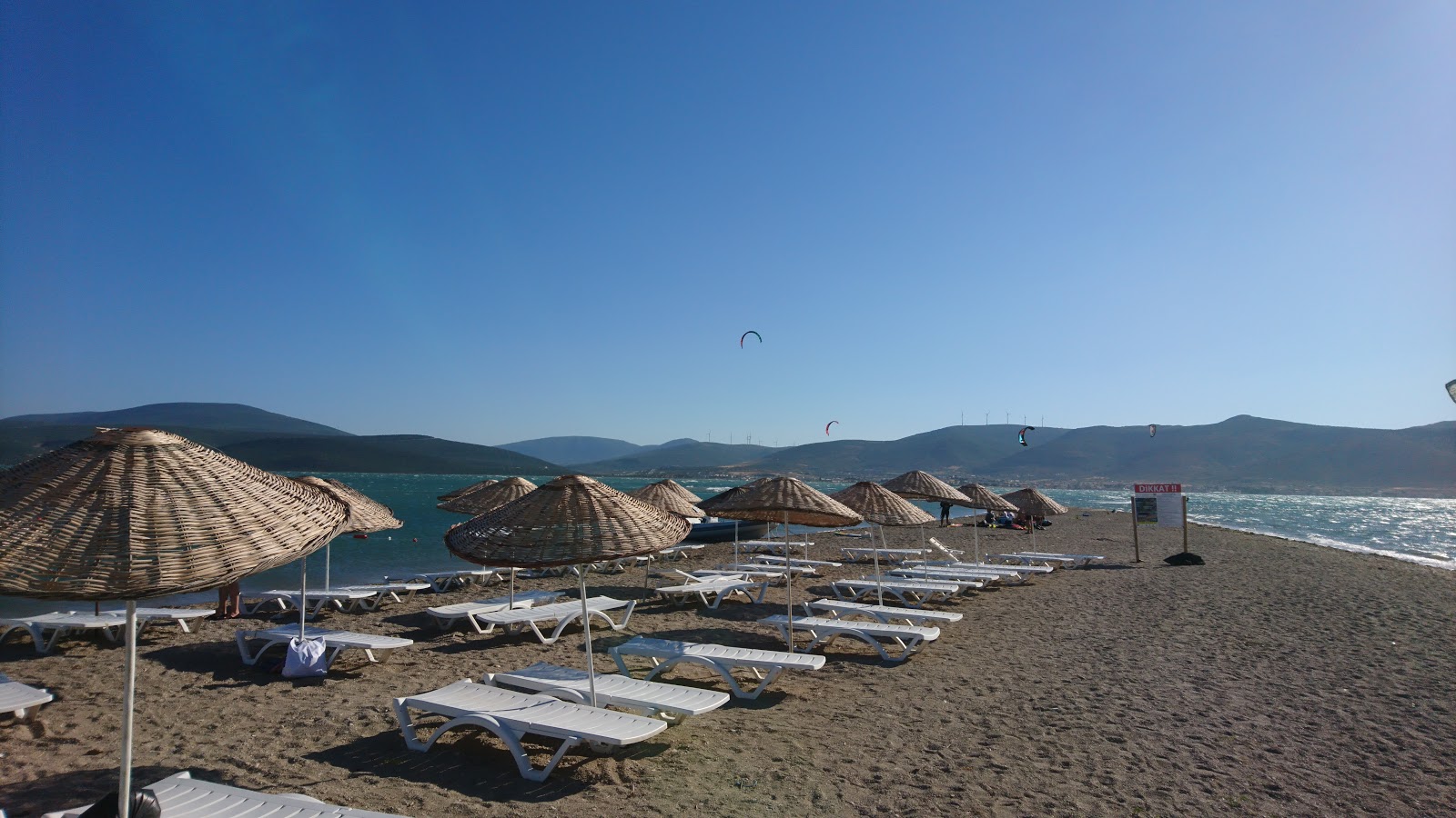 Ozbek Beach'in fotoğrafı - rahatlamayı sevenler arasında popüler bir yer
