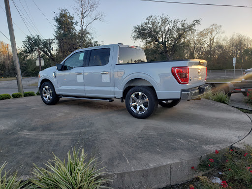 Car Dealer «Sabine River Ford», reviews and photos, 1601 Green Ave, Orange, TX 77630, USA