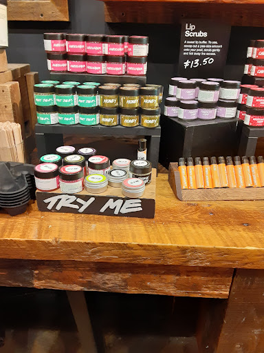 Cosmetics Store «Lush Cosmetics», reviews and photos, 7014 E Camelback Rd, Scottsdale, AZ 85251, USA