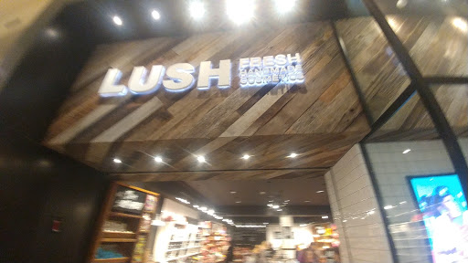 Lush, 313 Smith Haven Mall, Lake Grove, NY 11755, USA, 