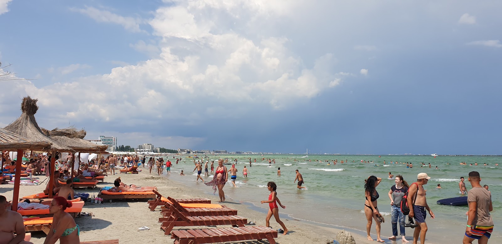 Fotografie cu Relax beach Mamaia - locul popular printre cunoscătorii de relaxare