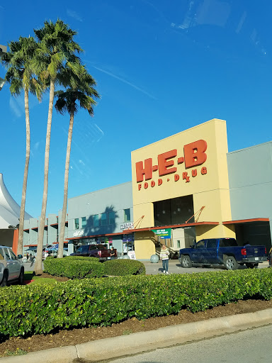 Grocery Store «H-E-B Grocery», reviews and photos, 3111 Woodridge Cove Dr Suite 500, Houston, TX 77087, USA