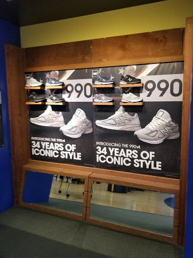 Shoe Store «New Balance Chicago», reviews and photos, 2369 N Clark Street, Chicago, IL 60614, USA