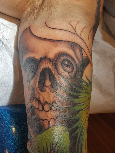 Classic Tattoo Studio, 115 S Church St, Grass Valley, CA 95945, USA, 