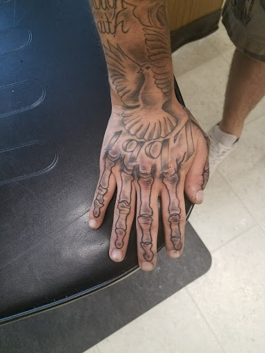 Tattoo Shop «Chicky Tattwo Tattoo Parlor», reviews and photos, 2001 W Main St, Leesburg, FL 34748, USA