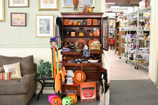 Used Clothing Store «T.E.A.M. Resale Shop», reviews and photos, 300 W Main St, Tomball, TX 77375, USA