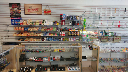 Tobacco Shop «Mad Vapor, The Electonic-Cig. and Hookah Store in Palmetto and Ellenton area.», reviews and photos, 3715 US-301, Ellenton, FL 34222, USA