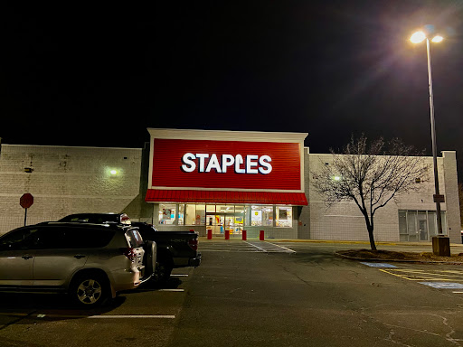 Office Supply Store «Staples», reviews and photos, 500 Grossman Dr, Braintree, MA 02184, USA