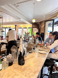 Atmosphère du Restaurant de fruits de mer Soces à Paris - n°2