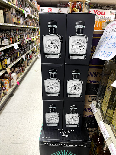 Liquor Store «Royal Liquor & Wine», reviews and photos, 1015 N Randall Rd, Elgin, IL 60123, USA