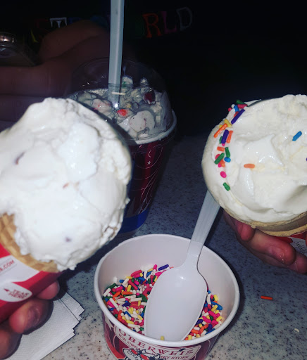 Ice Cream Shop «Oberweis Ice Cream and Dairy Store», reviews and photos, 7202 W 159th St, Orland Park, IL 60462, USA