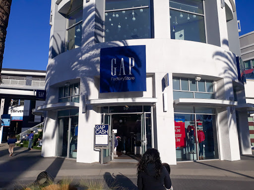 Clothing Store «Gap Outlet», reviews and photos, 55 Bay St, Long Beach, CA 90802, USA