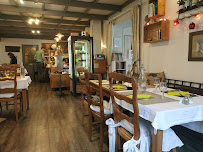 Atmosphère du Restaurant Auberge du Douet de la Taille à Saint-Martin-aux-Chartrains - n°1