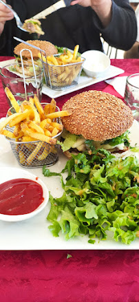 Hamburger végétarien du Restaurant français Le Comptoir Des Géants - Restaurant - Bar - Epicerie à Saint-Maurice-en-Trièves - n°14