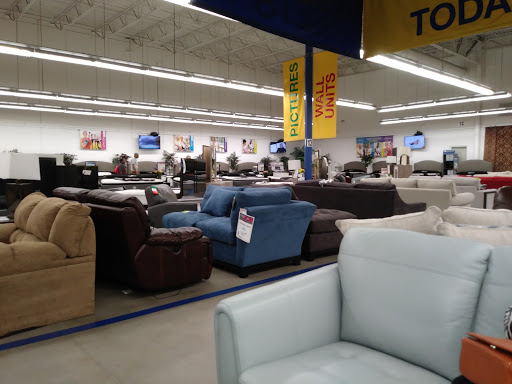 Outlet Store «Rooms To Go Outlet Furniture Store - Seffner», reviews and photos, 11540 E Highway 92, Seffner, FL 33584, USA