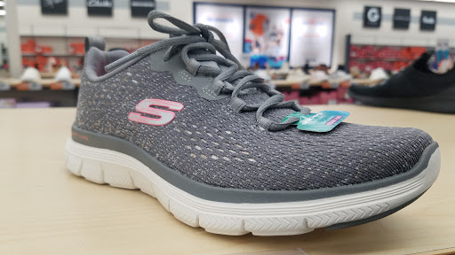 Shoe Store «Rack Room Shoes», reviews and photos, 2110 Apalachee Pkwy, Tallahassee, FL 32301, USA