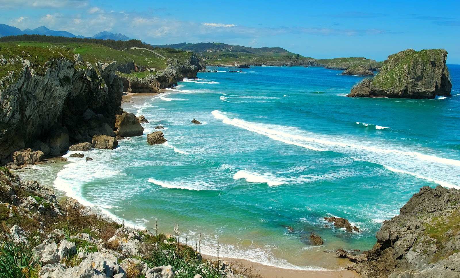 Foto de Playa de Almenada ubicado en área natural