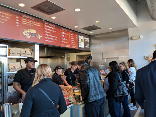 Mexican Restaurant «Chipotle Mexican Grill», reviews and photos, 515 N Hillside St, Wichita, KS 67214, USA