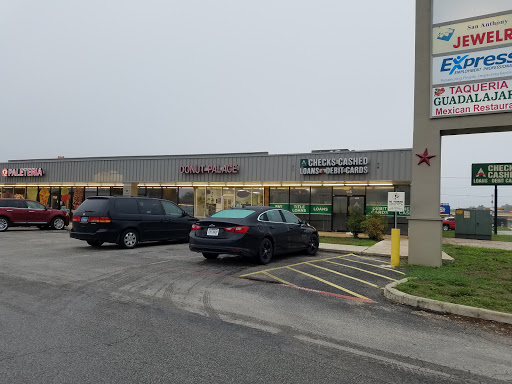 Donut Shop «Donut Palace», reviews and photos, 113 S Interstate Hwy 35, New Braunfels, TX 78130, USA