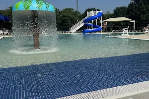 Lynch Park Pool image