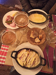 Photo n°121 de Grand Mere Louise à Paris ()