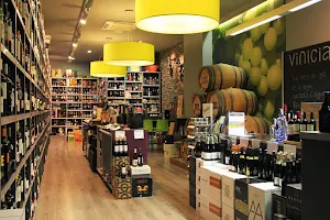 VINICIA · La teva botiga de vins a Lleida image