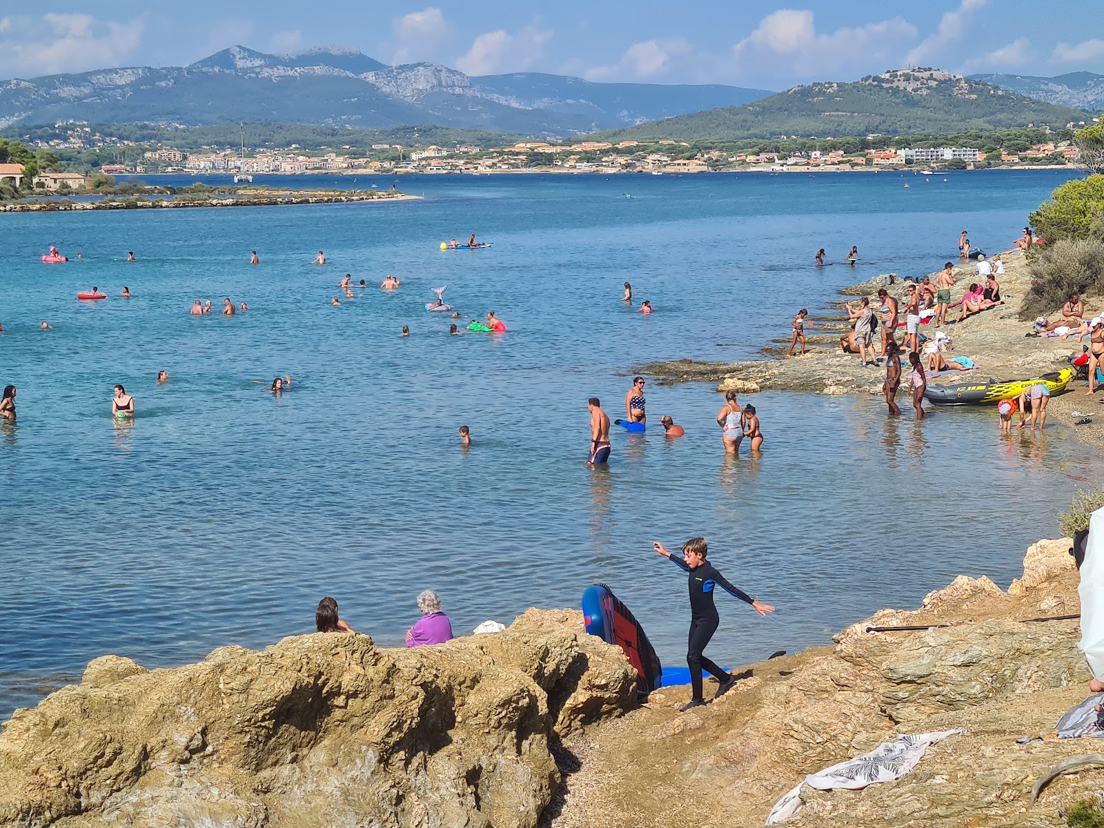 Fotografie cu Plage du Gaou cu o suprafață de teren stâncos