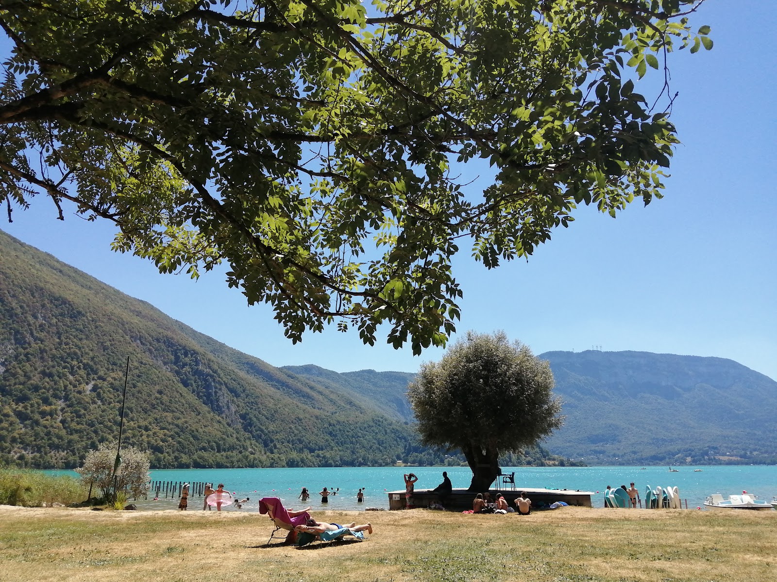 Fotografija Plage La Crique Aiguebelette in naselje