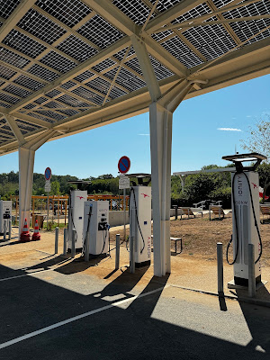 Borne de recharge IONITY à Saint-Pantaléon-de-Larche