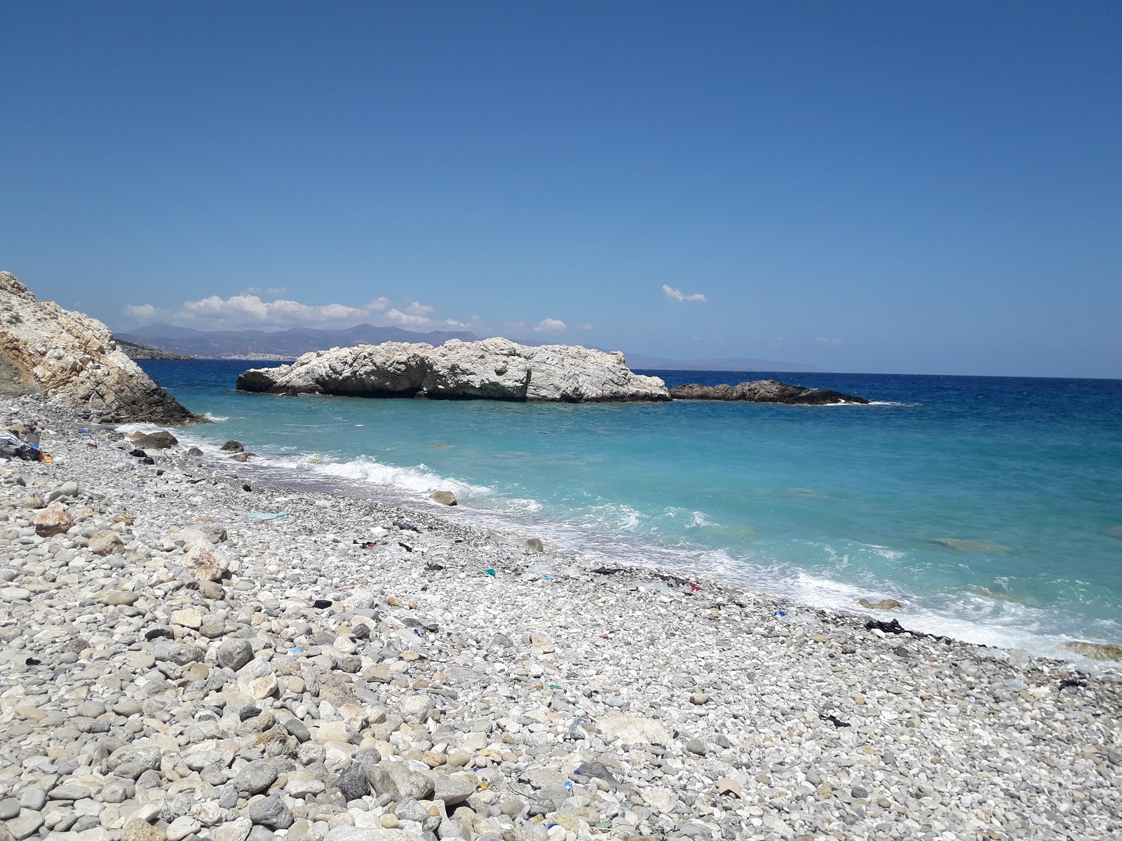 Fotografija Frouzis beach z ravna obala