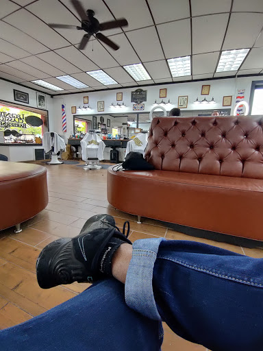 Barber Shop «LEGENDZ CLASSIC BARBER SHOP», reviews and photos, 207 N Center St, Arlington, TX 76011, USA