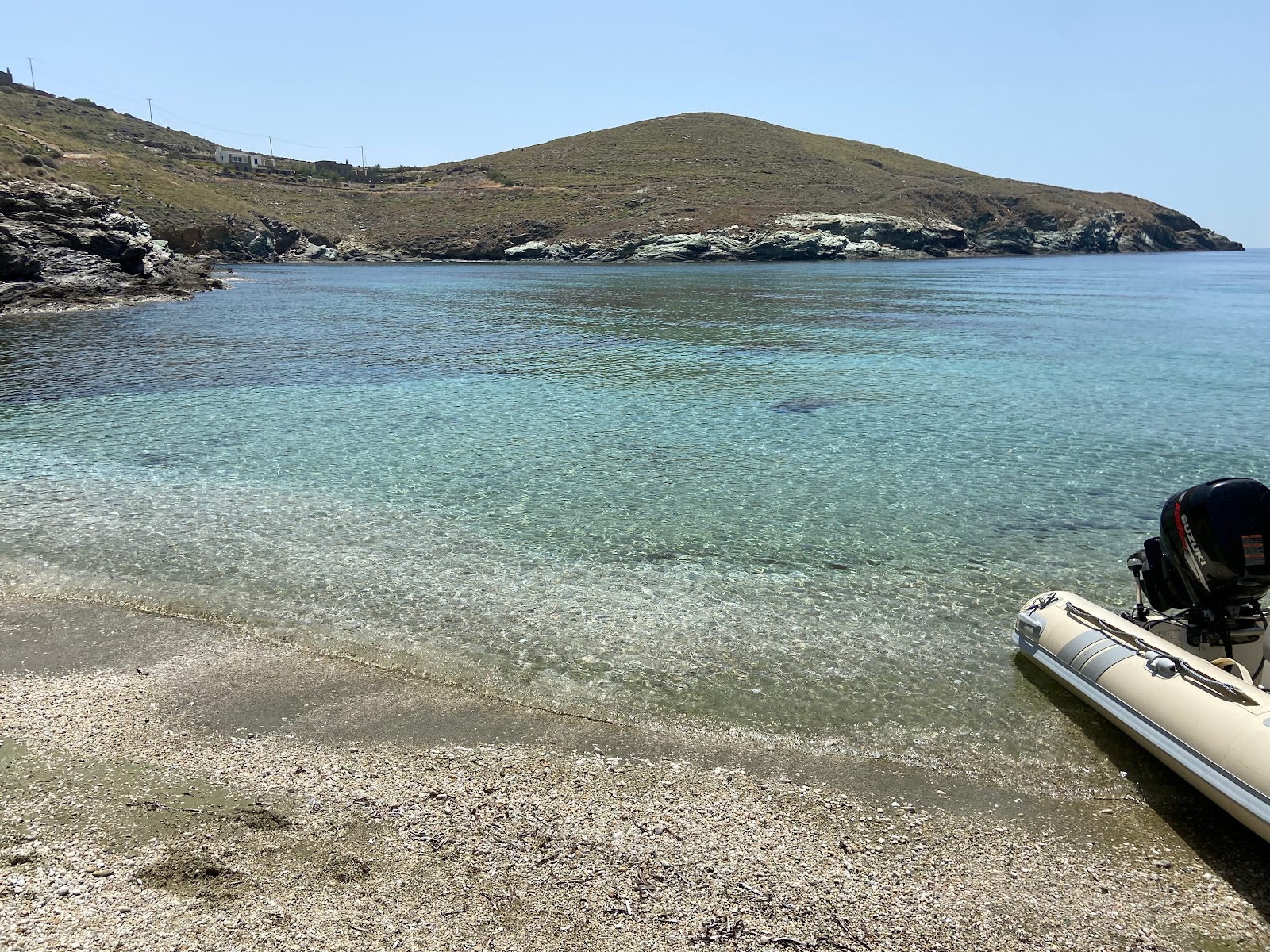 Treis Ammoudies Beaches'in fotoğrafı dağlarla çevrili