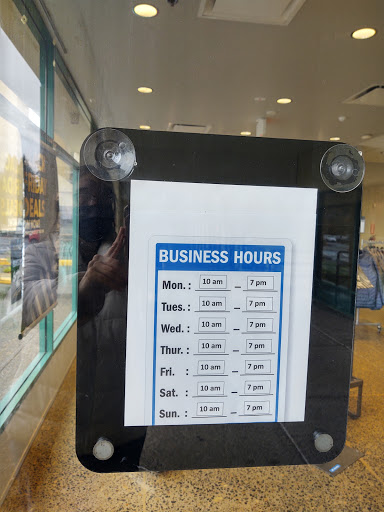 Sportswear Store «Columbia Sportswear Outlet», reviews and photos, 3 Monroe Pkwy, Lake Oswego, OR 97035, USA