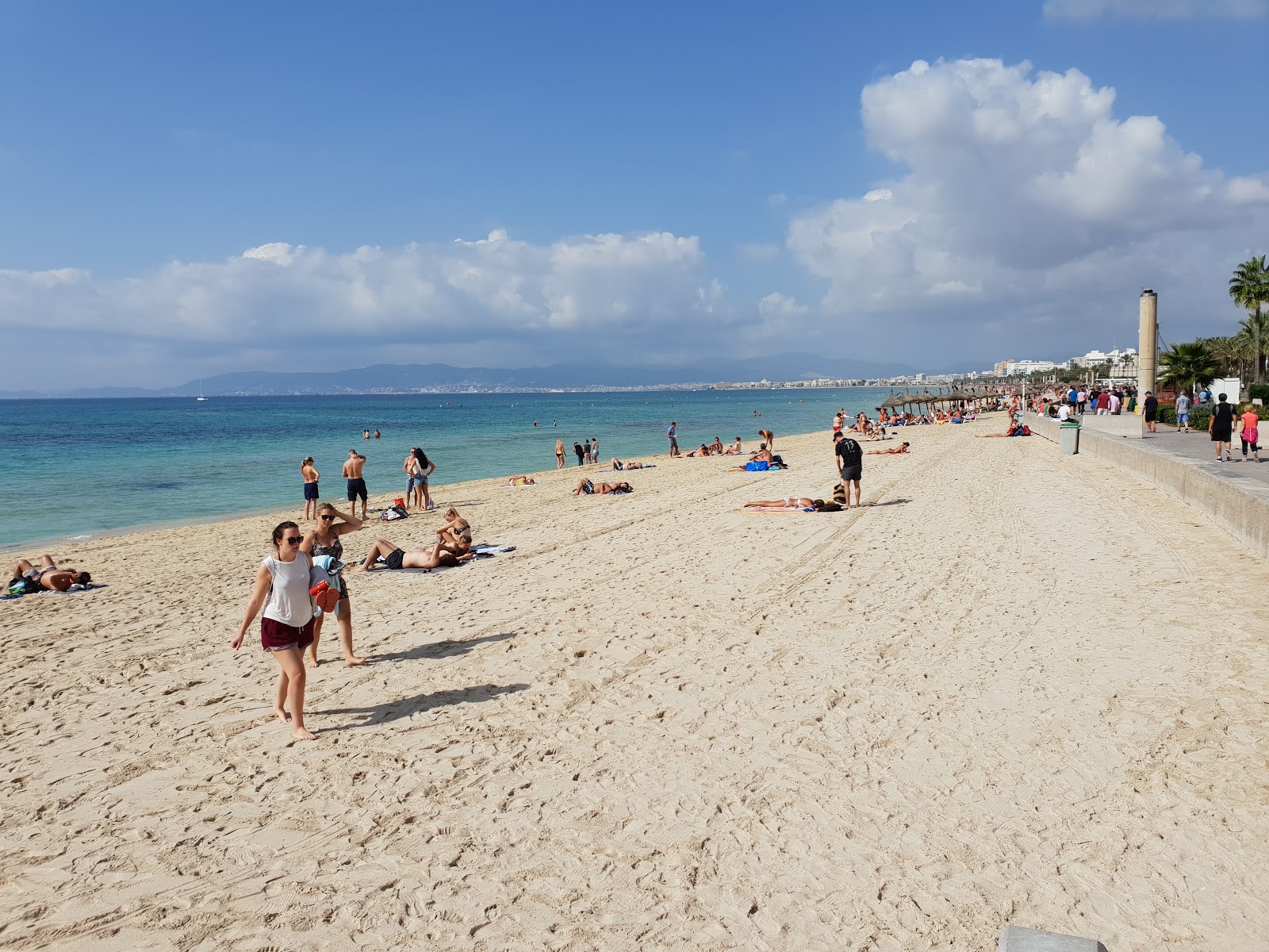 Photo de Playa de Palma avec l'eau bleu-vert de surface