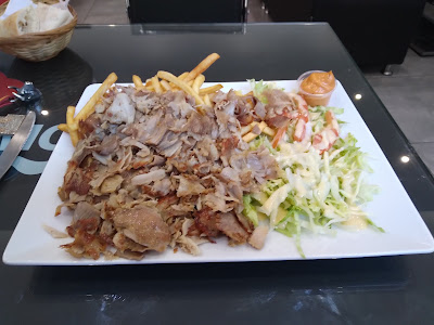 Restaurant Chez Momo ( kebab, tacos , pizza, bourgre , ) à La Charité-sur-Loire