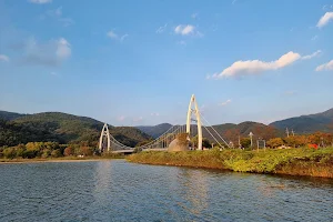 동명지 수변생태공원 image