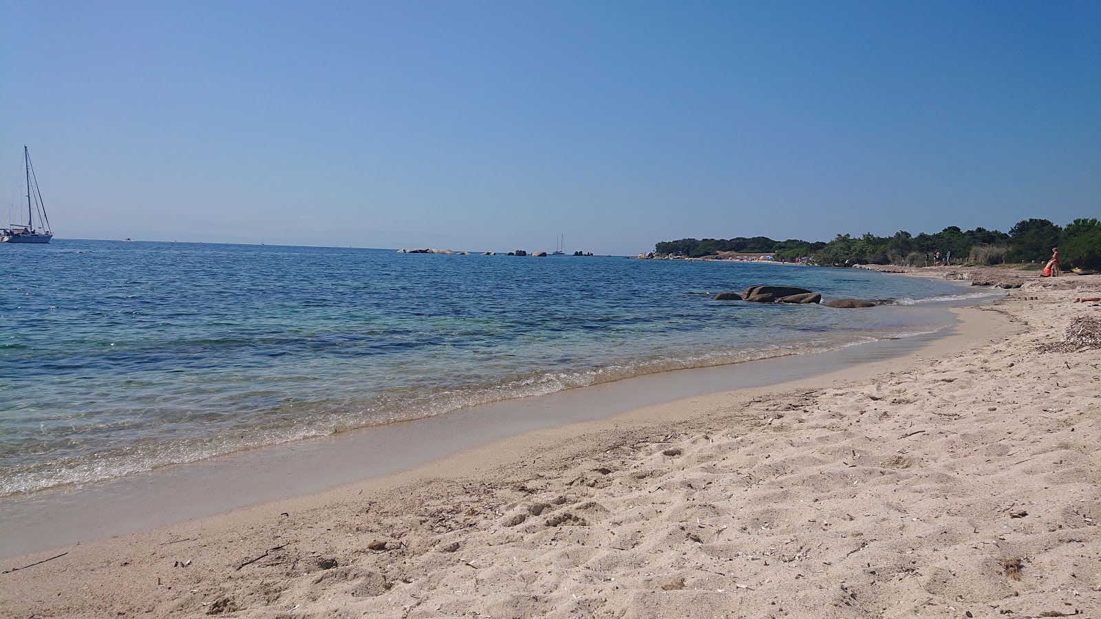Photo de St. Jean beach avec un rivage spacieux