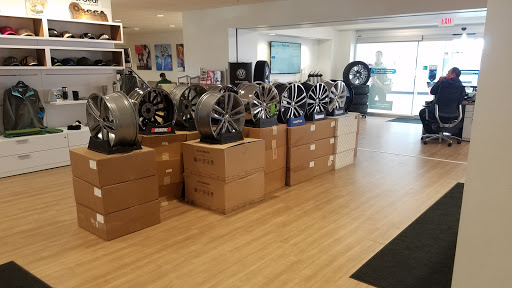 Volkswagen Dealer «Luther Westside Volkswagen», reviews and photos, 2370 MN-100, St Louis Park, MN 55416, USA