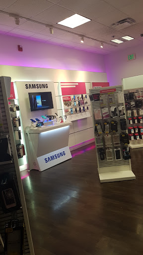 Cell Phone Store «T-Mobile», reviews and photos, 920 15th St SW Suite 105, Auburn, WA 98001, USA