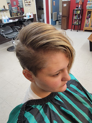 Beauty Salon «Top Notch Salon», reviews and photos, 92 Bluebird Ct, Lawrenceburg, KY 40342, USA