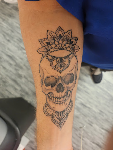 Tattoo Shop «High Tide Tattoo», reviews and photos, 472 Wood St, Dunedin, FL 34698, USA