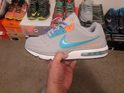 Shoe Store «Hibbett Sports», reviews and photos, 11131 Fondren Rd, Houston, TX 77096, USA